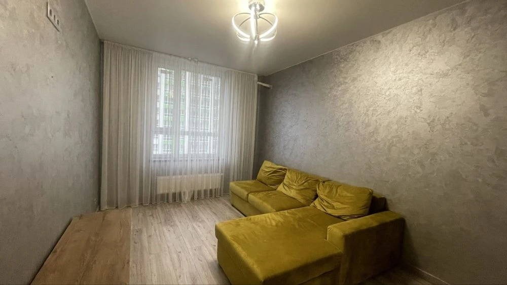 Продаж квартири в Центральний 2