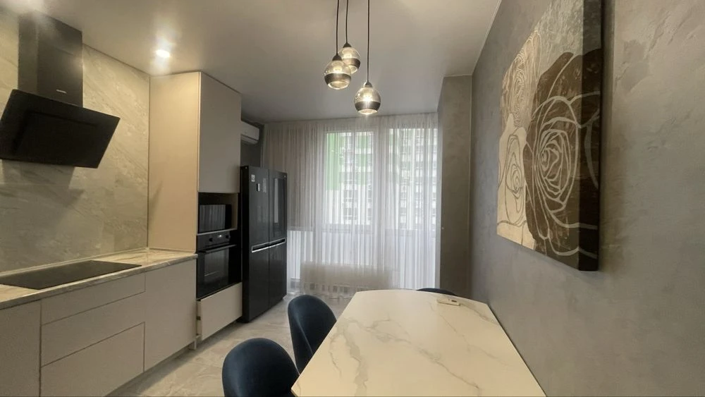 Продаж квартири в Центральний 2