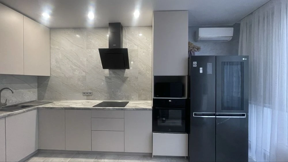 Продаж квартири в Центральний 2