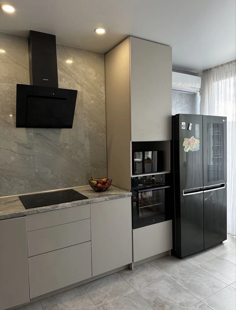Продаж квартири в Центральний 2