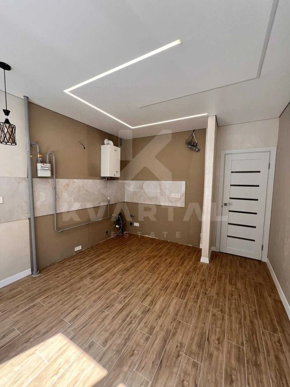 Sale of a 1-bedroom apartment (45m2+balcony) renovated. STATE SALE