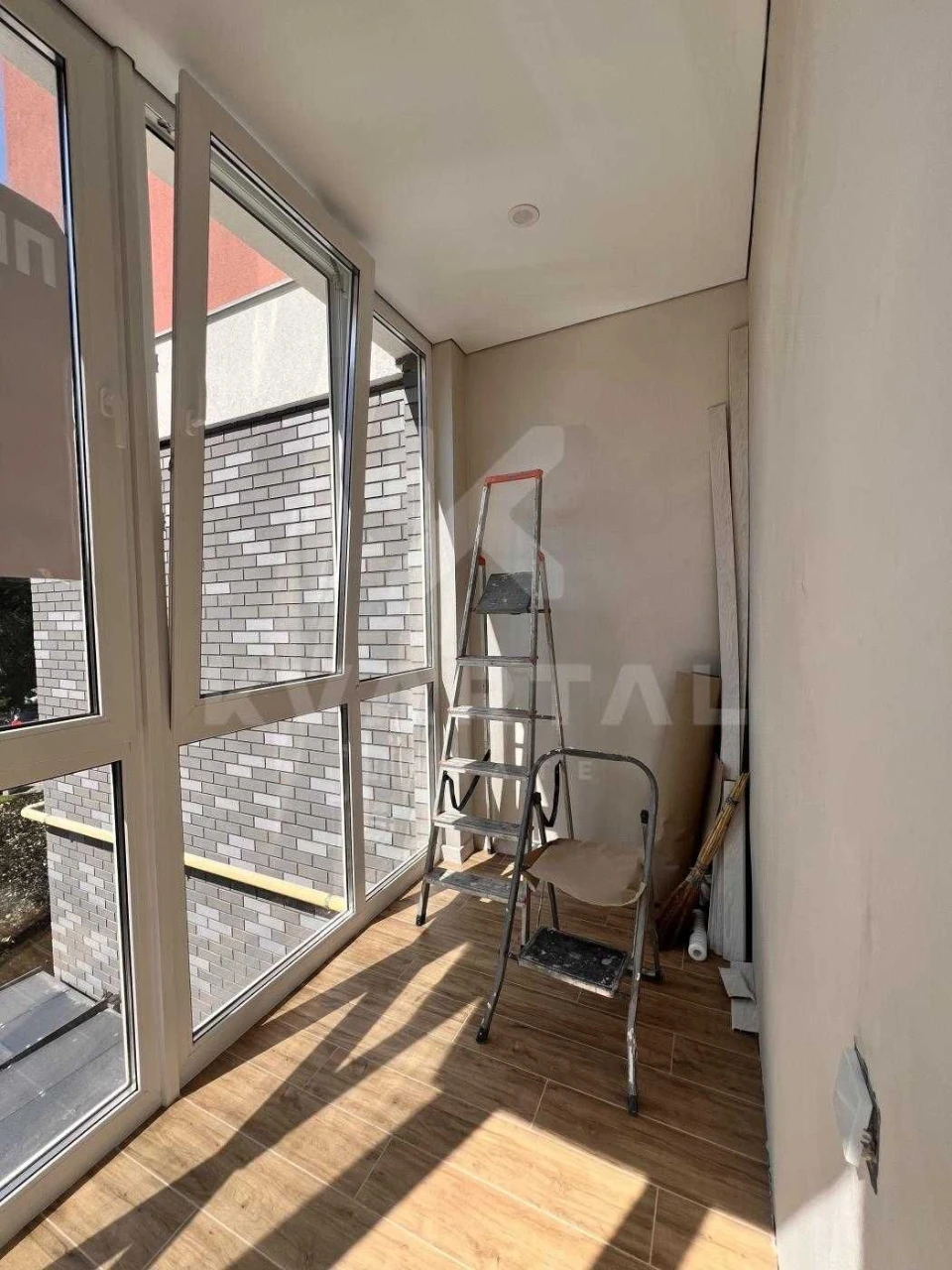 Sale of a 1-bedroom apartment (45m2+balcony) renovated. STATE SALE