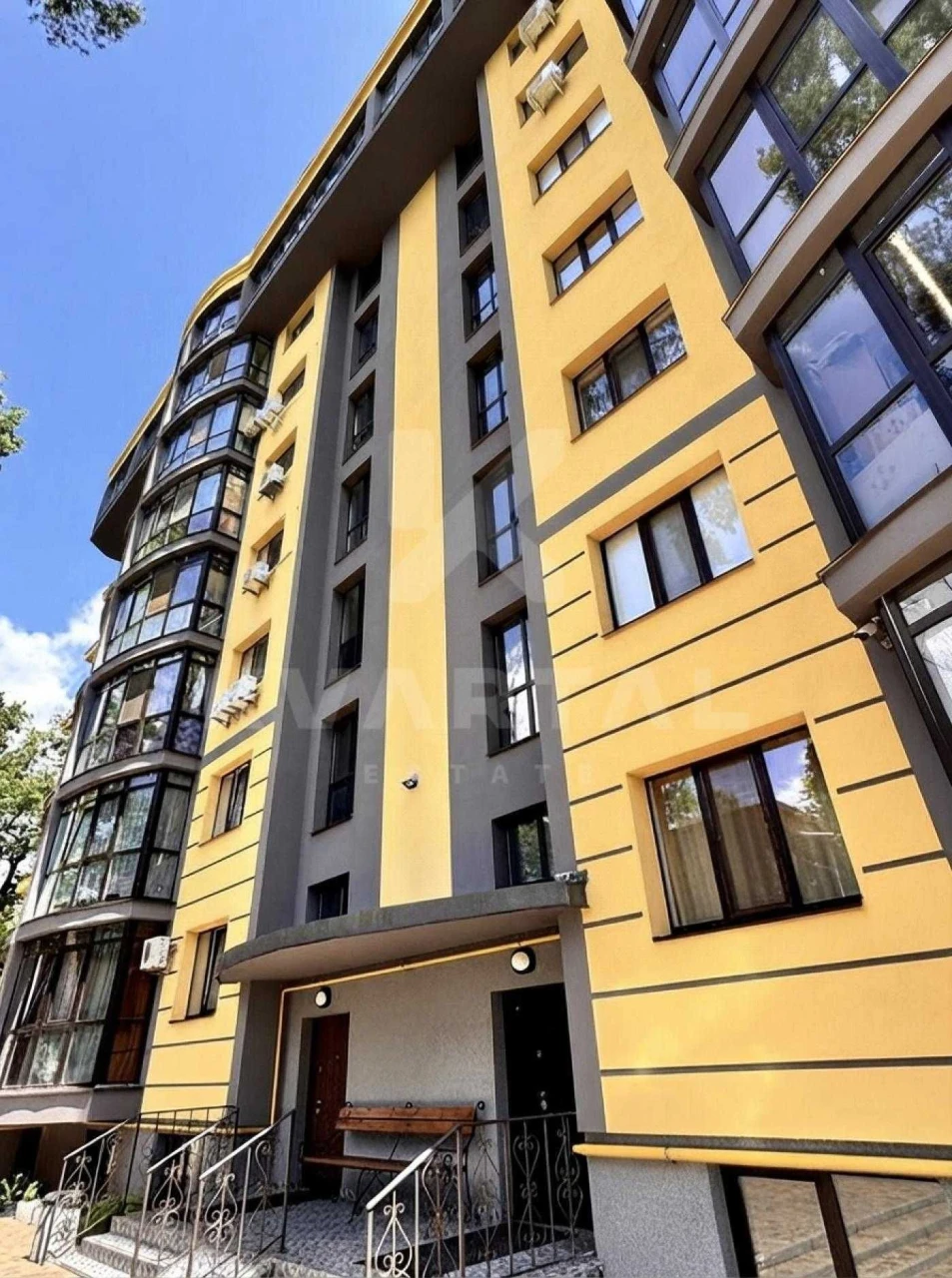 One-bedroom apartment for sale, renovated, near Central Park! FREE