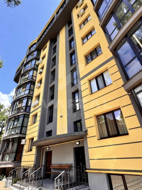 One-bedroom apartment for sale, renovated, near Central Park! FREE