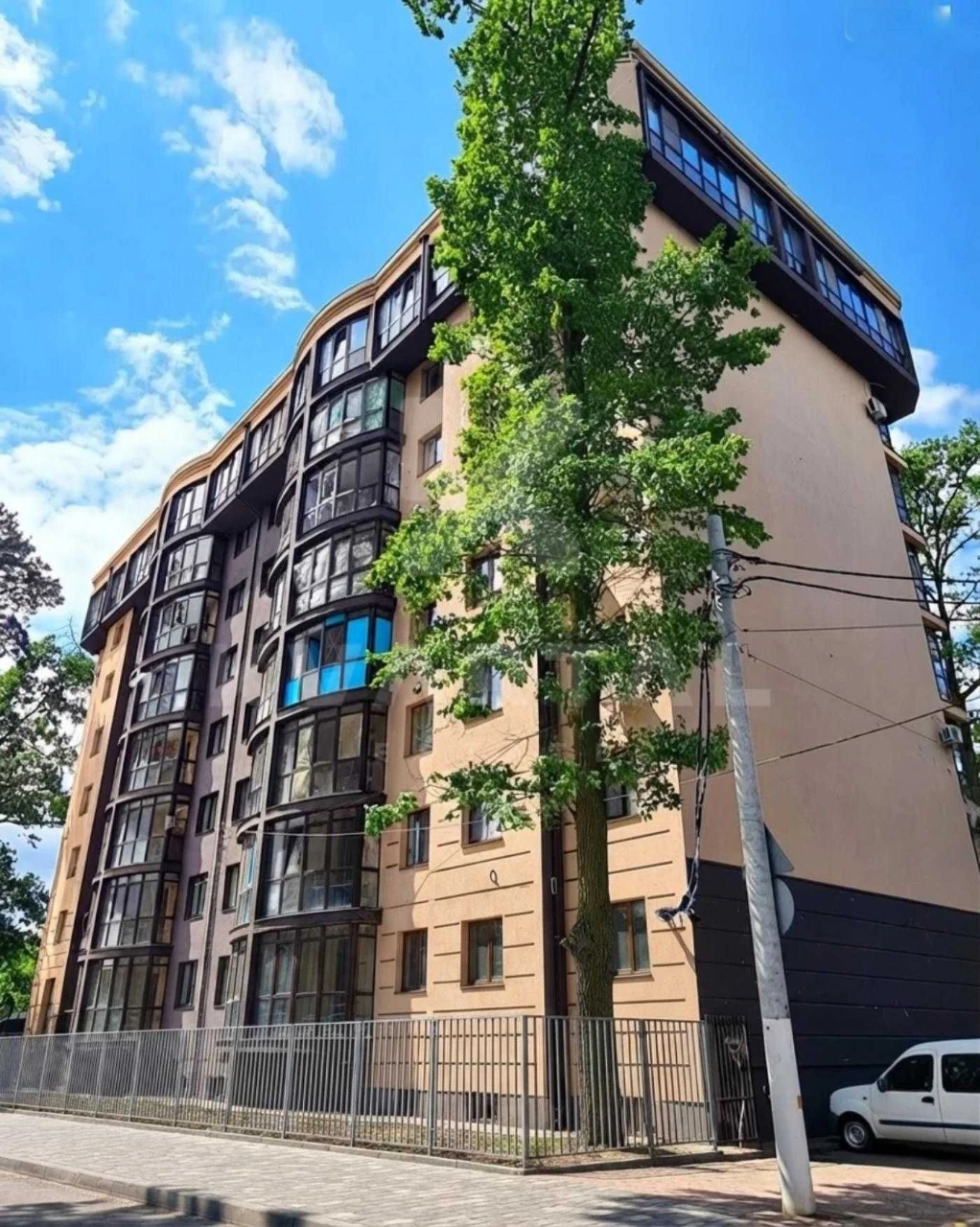 One-bedroom apartment for sale, renovated, near Central Park! FREE
