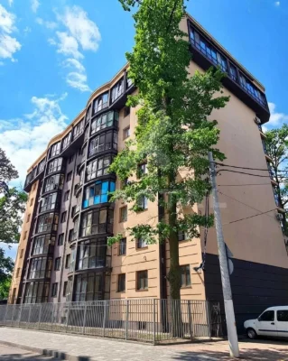 One-bedroom apartment for sale, renovated, near Central Park! FREE