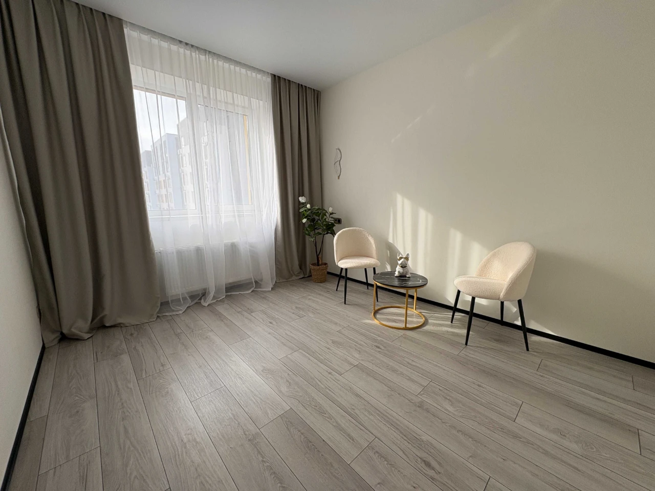 Sale of a 2-bedroom apartment renovated near the waterfront