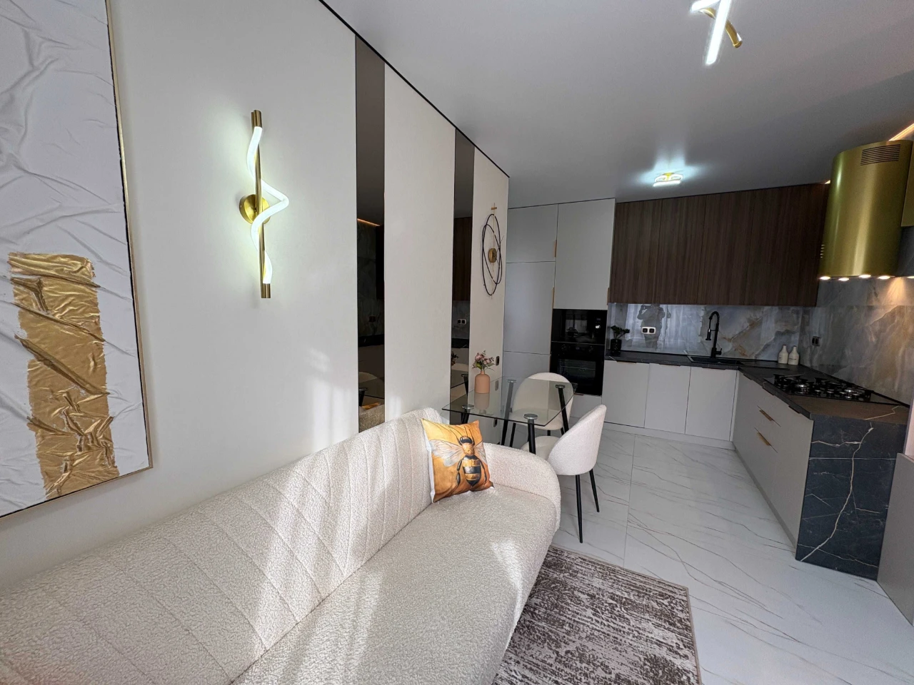 Sale of a 2-bedroom apartment renovated near the waterfront