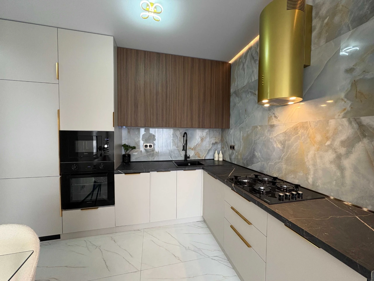 Sale of a 2-bedroom apartment renovated near the waterfront