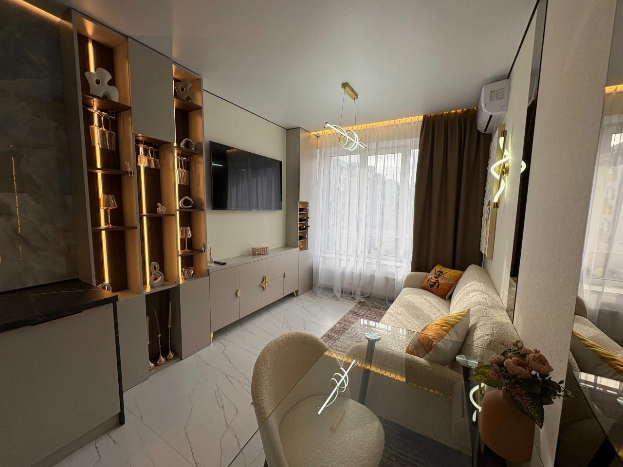 Sale of a 2-bedroom apartment renovated near the waterfront