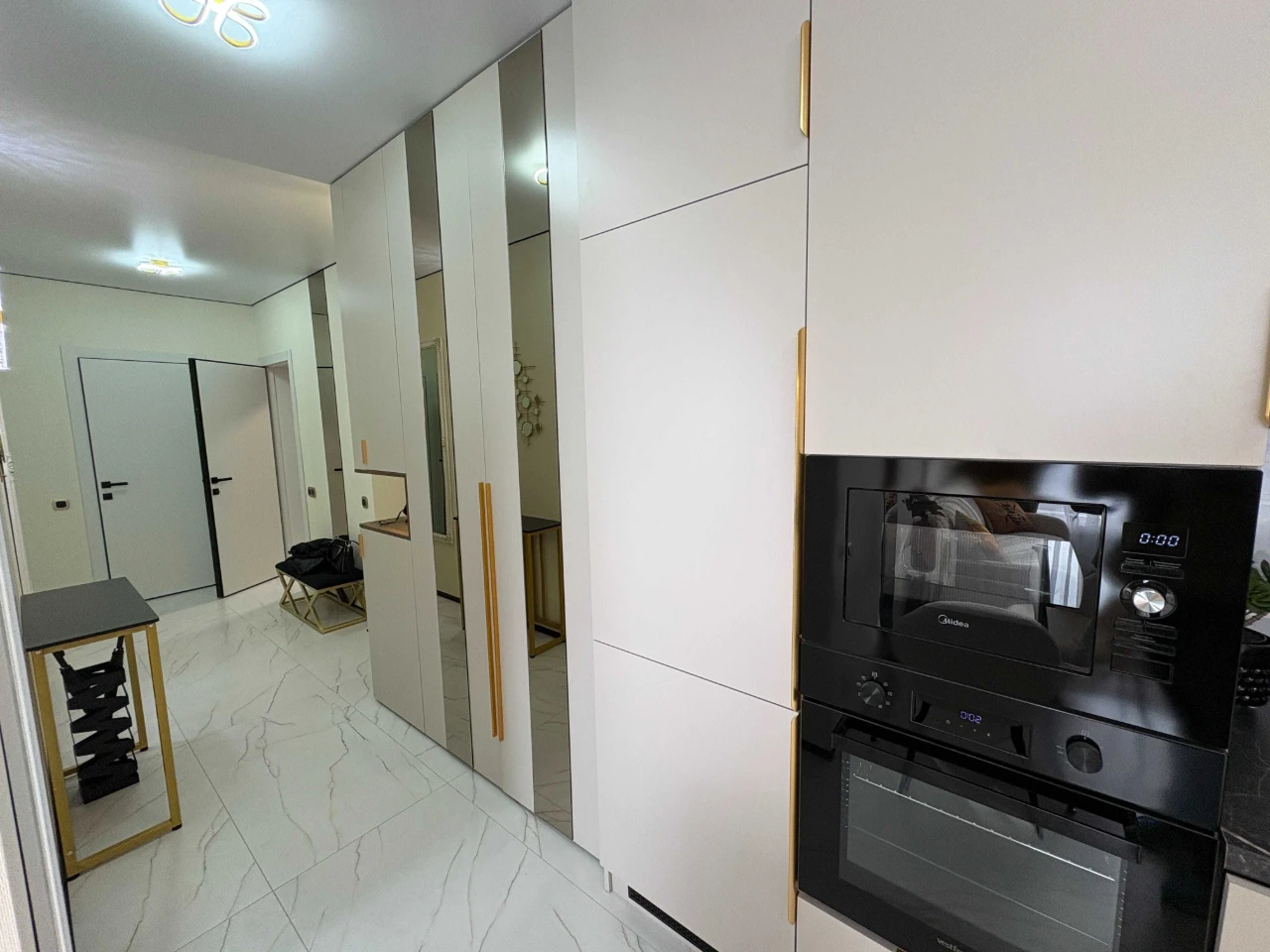 Sale of a 2-bedroom apartment renovated near the waterfront