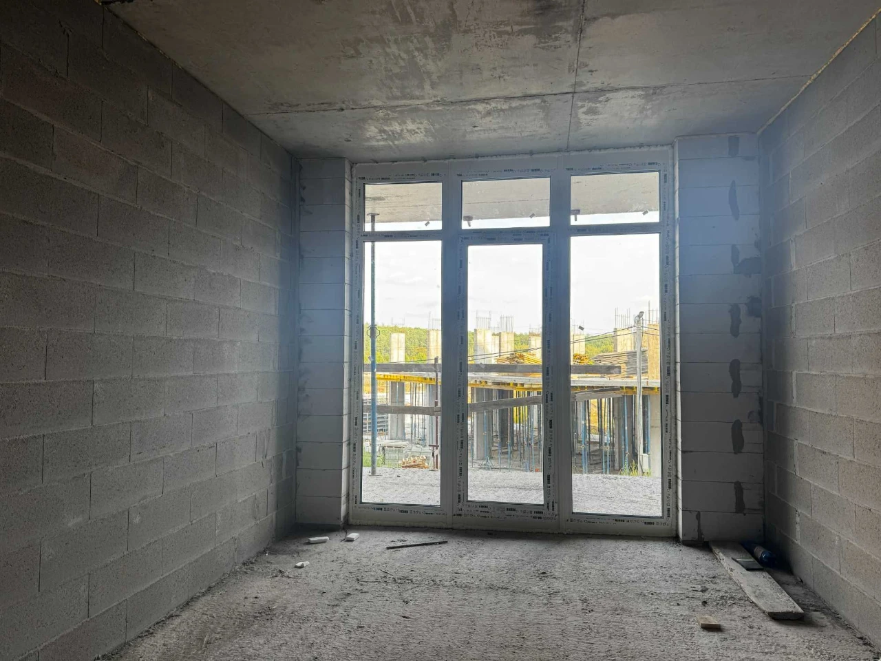 Apartment under YESOLIU. Building with shelter. Closed two