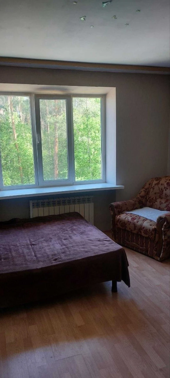 No Commission! Bright One-Bedroom Apartment with Fixtures