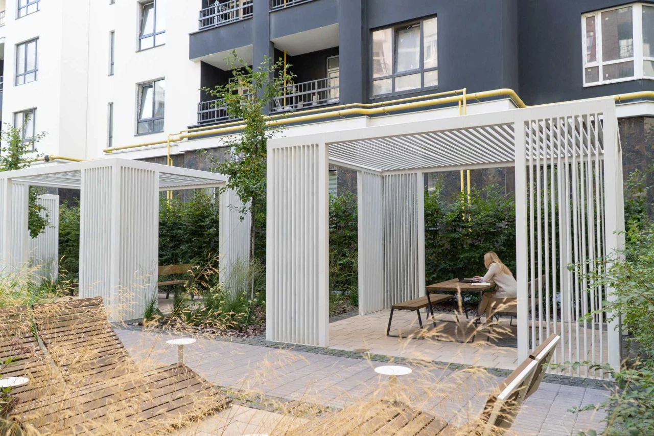 New construction, shelter in the building and the possibility of purchase
