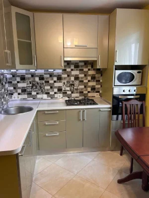 NO COMMISSION! One-bedroom apartment with neat renovation. Exit