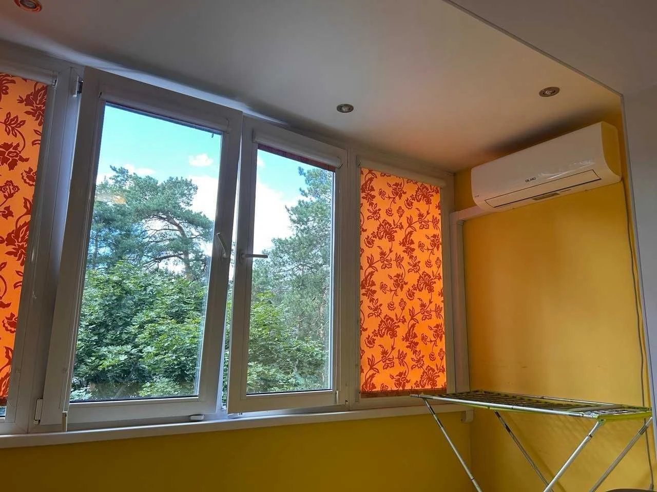 NO COMMISSION! One-bedroom apartment with neat renovation. Exit