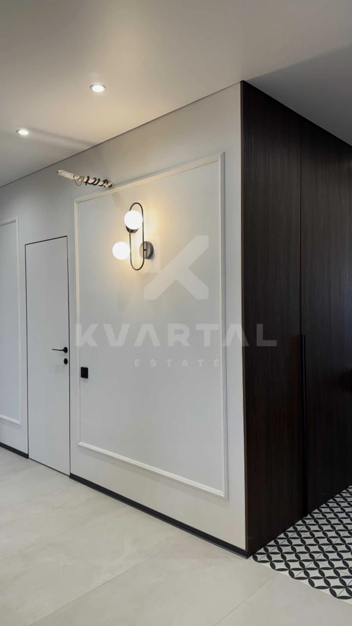 Three-bedroom apartment, designer renovation. Synergy City
