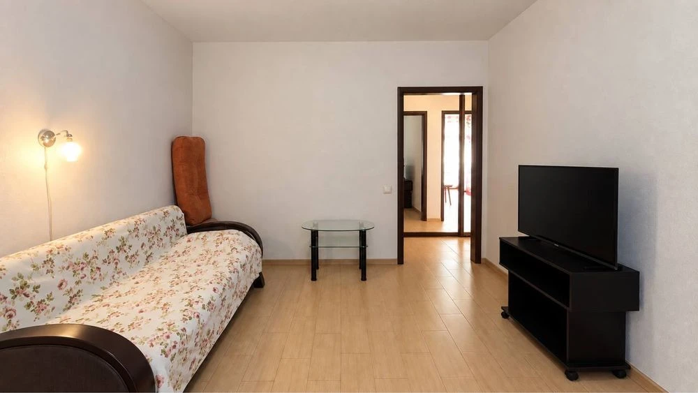 1-room apartment renovated. Central Park area.