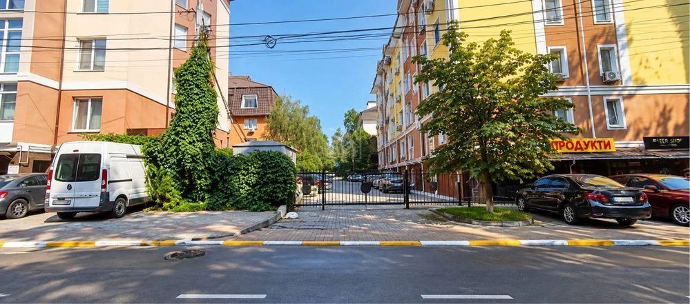 1-room apartment renovated. Central Park area.