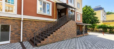 1-room apartment renovated. Central Park area.