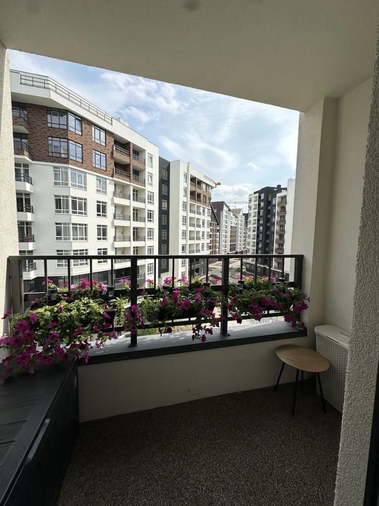 Two-room apartment with good renovation. 2 balconies. Minimal