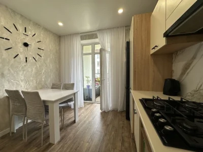 Two-room apartment with good renovation. 2 balconies. Minimal