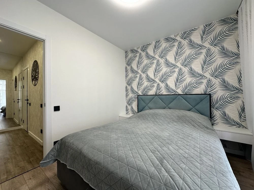 Two-room apartment with good renovation. 2 balconies. Minimal