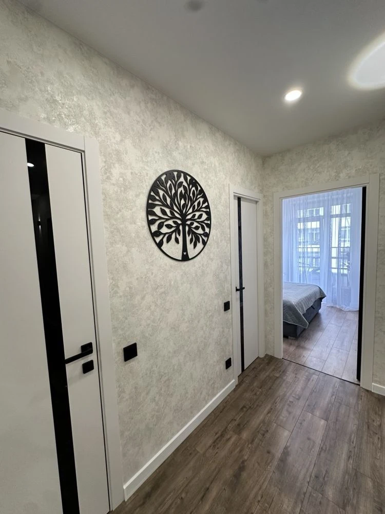 Two-room apartment with good renovation. 2 balconies. Minimal