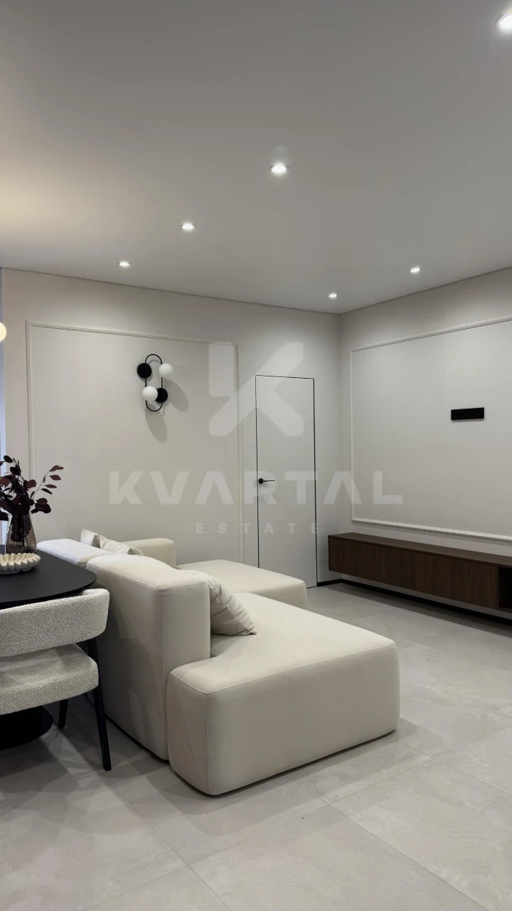 Spacious 3-bedroom apartment with designer renovation in residential complex
