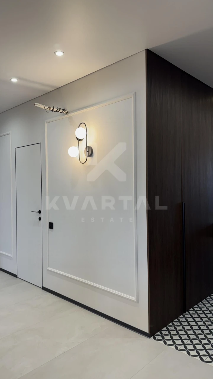 Spacious 3-bedroom apartment with designer renovation in residential complex