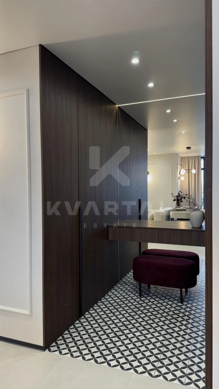 Spacious 3-bedroom apartment with designer renovation in residential complex