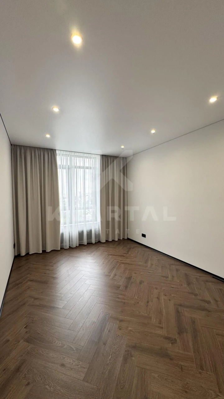 Spacious 3-bedroom apartment with designer renovation in residential complex