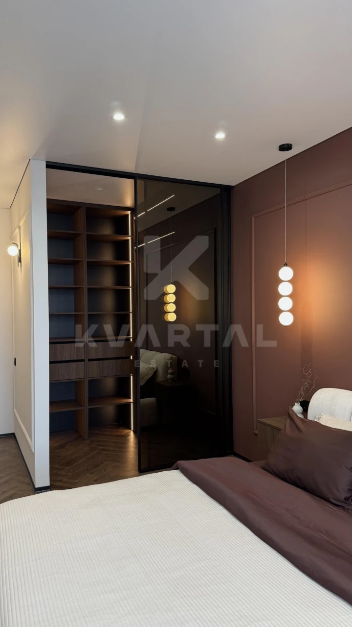 Spacious 3-bedroom apartment with designer renovation in residential complex