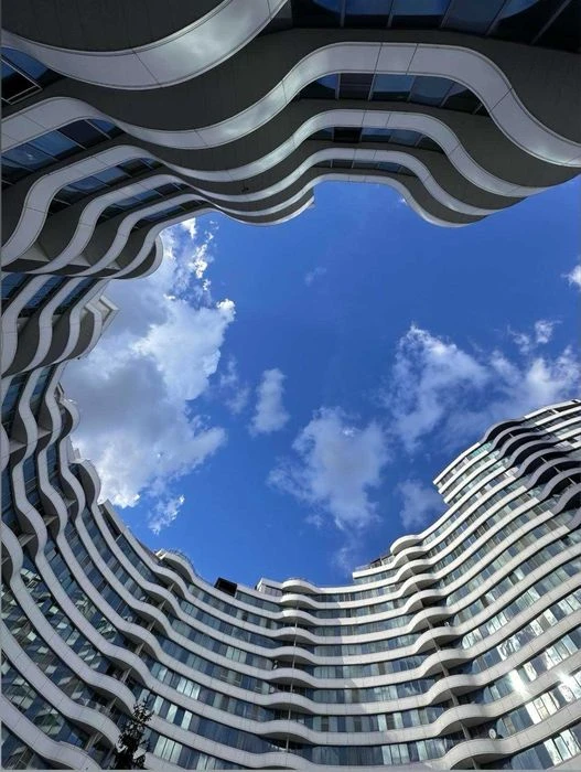 Two-level penthouse with a terrace in "Bely Parus" residential complex, Lyte street