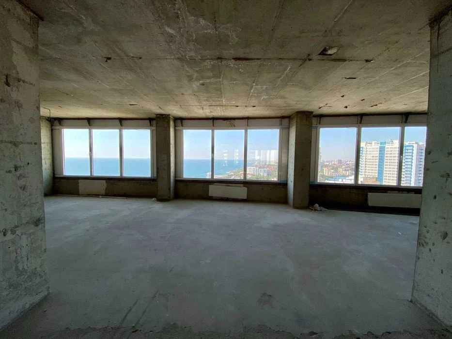 Two-level penthouse with a terrace in "Bely Parus" residential complex, Lyte street