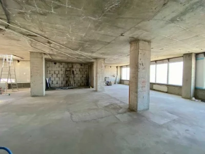 Two-level penthouse with a terrace in "Bely Parus" residential complex, Lyte street