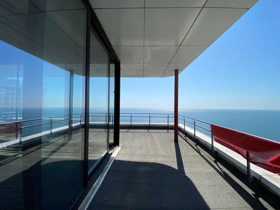 Two-level penthouse with a terrace in "Bely Parus" residential complex, Lyte street