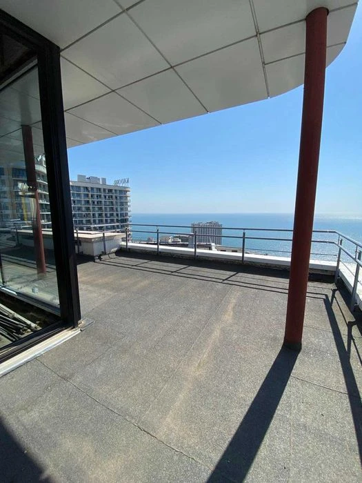 Two-level penthouse with a terrace in "Bely Parus" residential complex, Lyte street