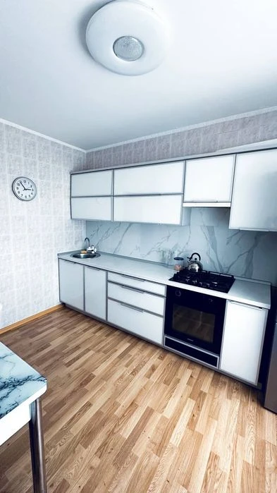 3 rooms for sale on Khortytskyi highway, Khortytskyi district, Urgent