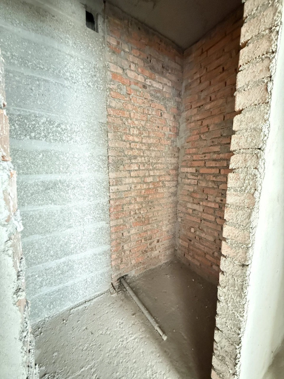 Announcement: 2-room apartment 64 m², without renovation, minimal paperwork