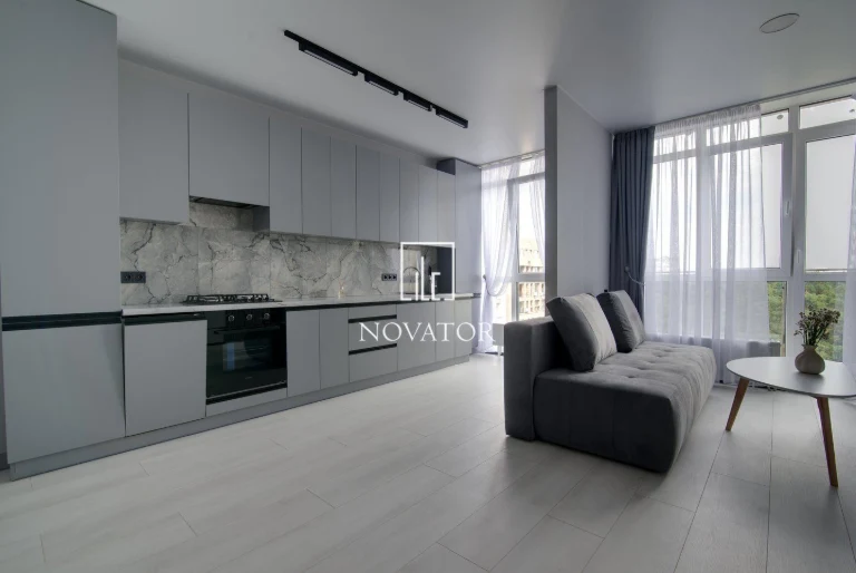 Royal Park Residence. Park Pravyka. Renovated. Furniture. Gas.