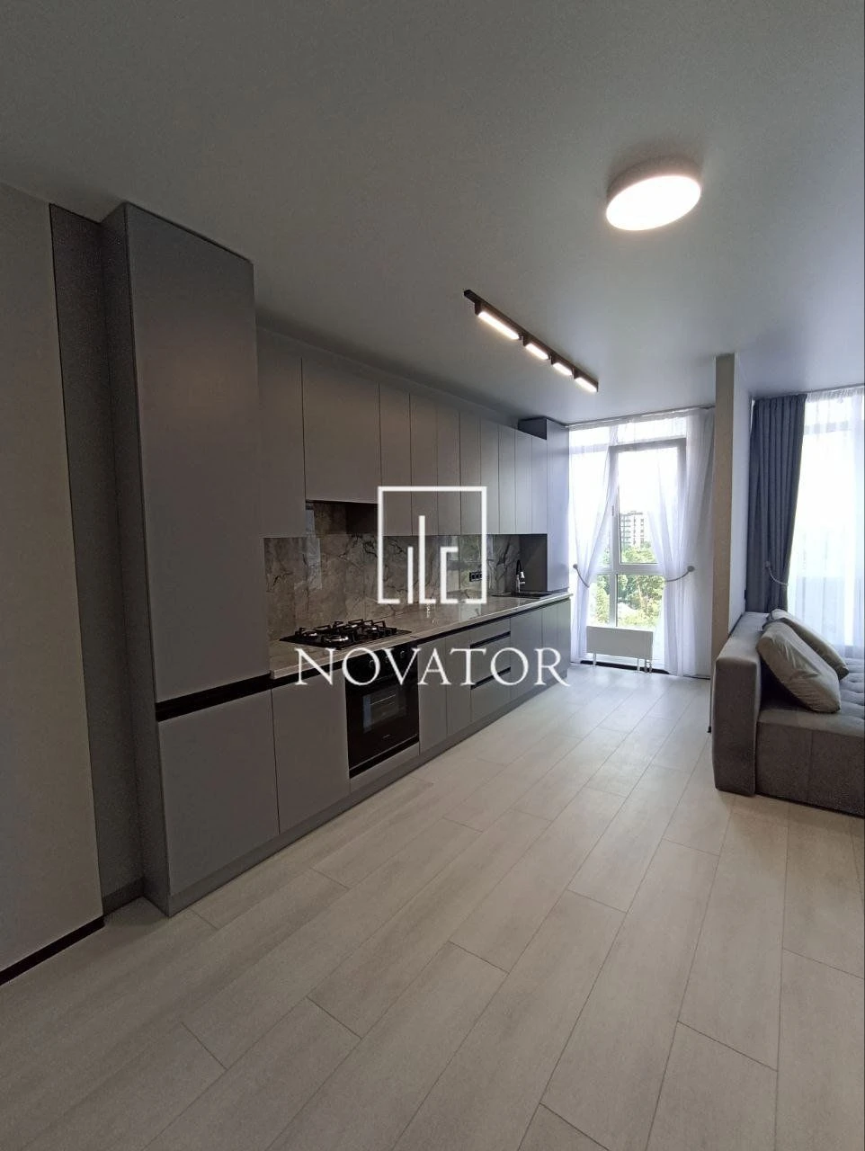 Royal Park Residence. Park Pravyka. Renovated. Furniture. Gas.