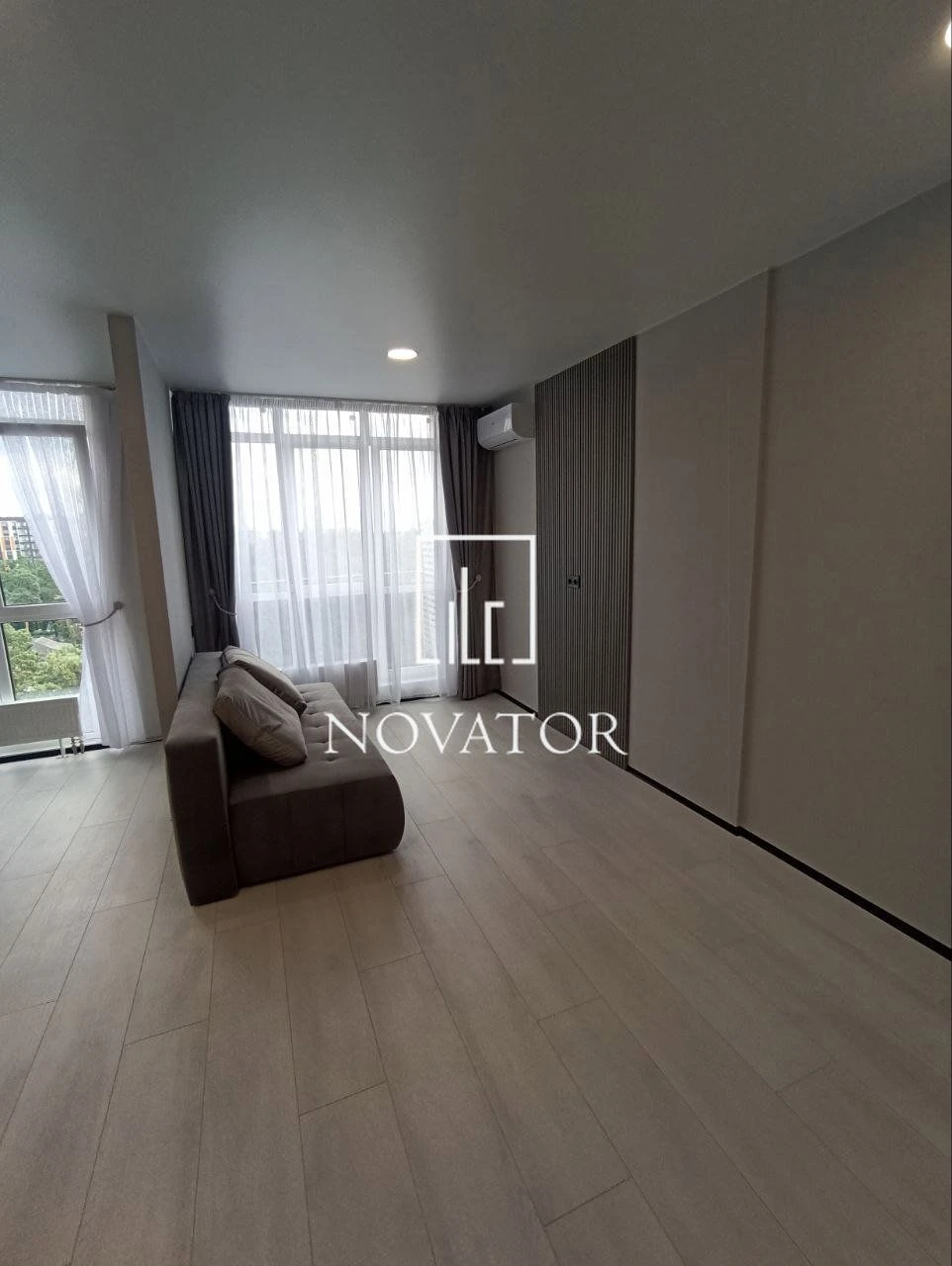 Royal Park Residence. Park Pravyka. Renovated. Furniture. Gas.