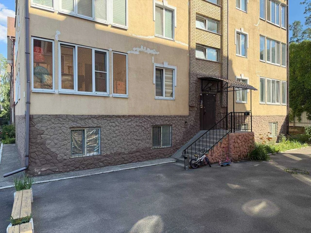 One-bedroom apartment with renovation for $48,000. Irpin. вул. Полтав.