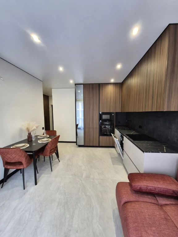Spacious 3-room apartment | Area 72m² | 7th floor | 2 bathrooms | Available
