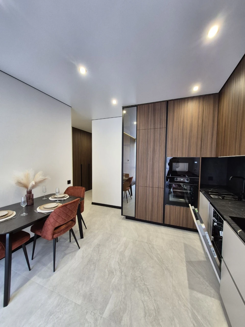 Spacious 3-room apartment | Area 72m² | 7th floor | 2 bathrooms | Available