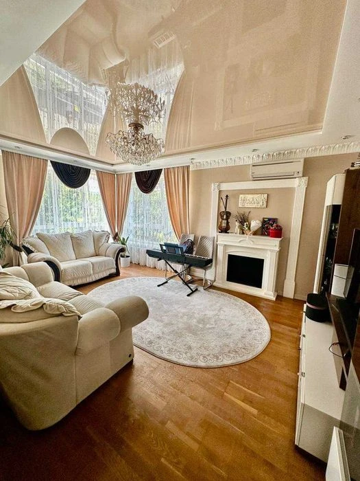 Large 3-room apartment for sale with storage room and possibility of