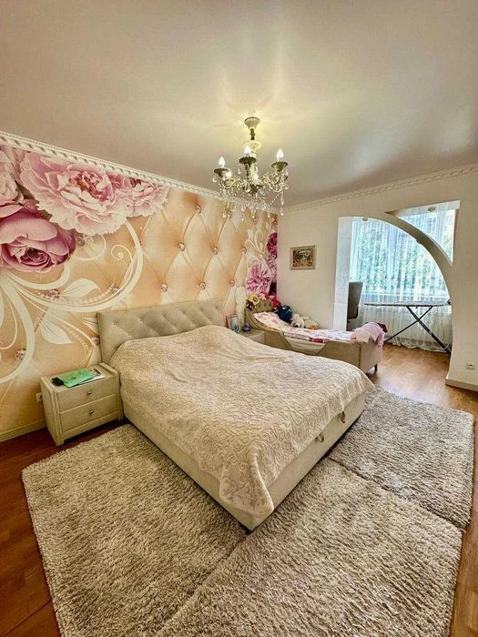 Large 3-room apartment for sale with storage room and possibility of
