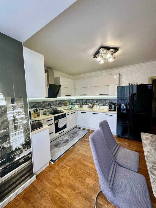 Large 3-room apartment for sale with storage room and possibility of