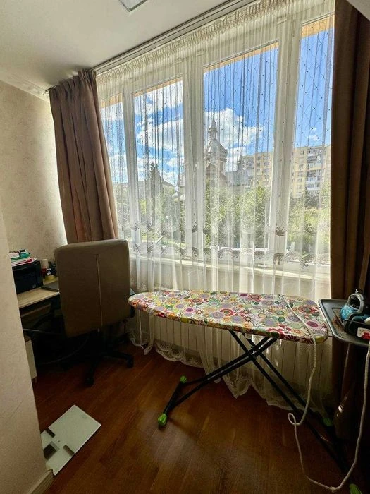 Large 3-room apartment for sale with storage room and possibility of